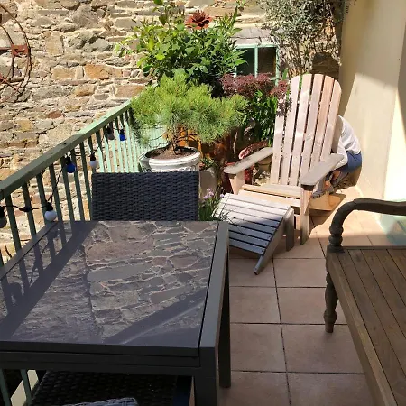 Appartement De 1634 Avec Balcon Au Sud Sur Jardin En Plein Coeur Historique Tréguier Extérieur photo