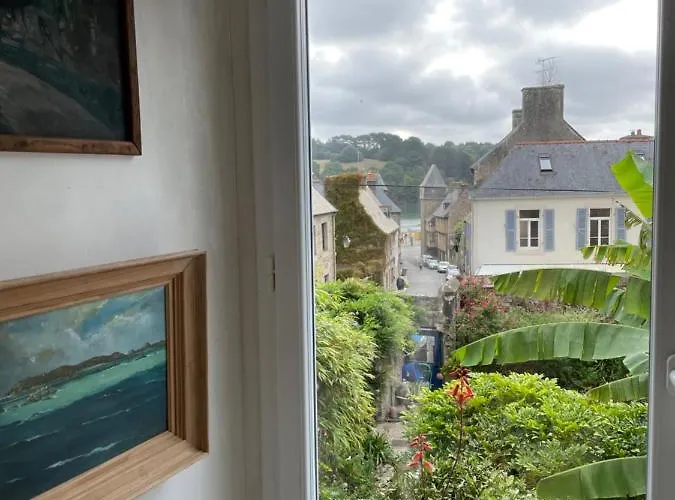 Appartement De 1634 Avec Balcon Au Sud Sur Jardin En Plein Coeur Historique