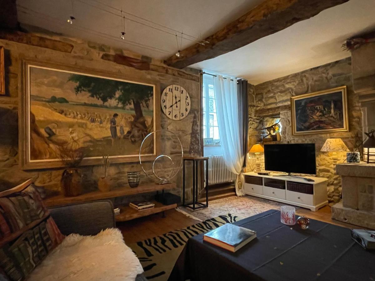 Apartment De 1634 Avec Balcon Au Sud Sur Jardin En Plein Coeur Historique *