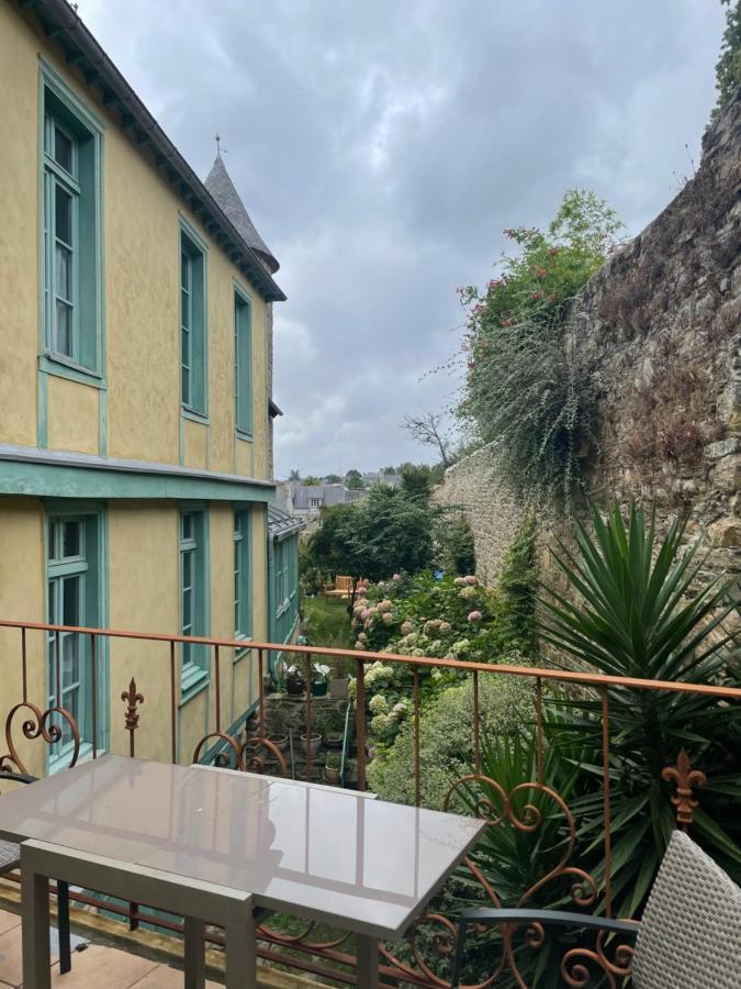De 1634 Avec Balcon Au Sud Sur Jardin En Plein Coeur Historique